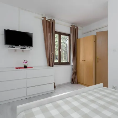 Susnjic With Pool, Children Playground And Terrace * Baderna
