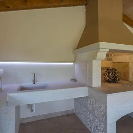 Susnjic With Pool, Children Playground And Terrace Apartment *