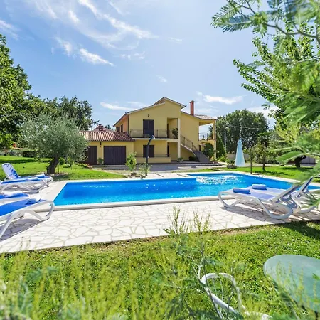 Apartmán Susnjic With Pool, Children Playground And Terrace Baderna