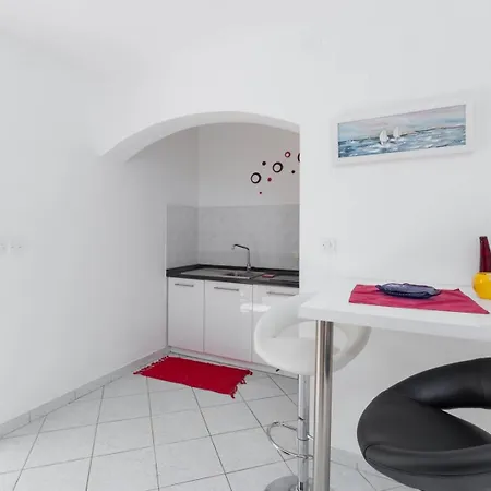 Susnjic With Pool, Children Playground And Terrace Baderna