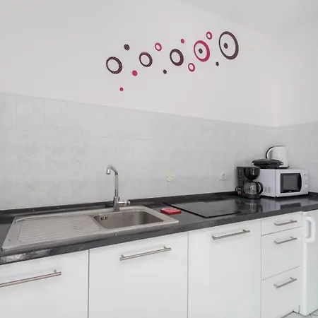 Susnjic With Pool, Children Playground And Terrace Apartment