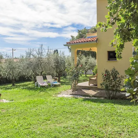 Susnjic With Pool, Children Playground And Terrace Apartment