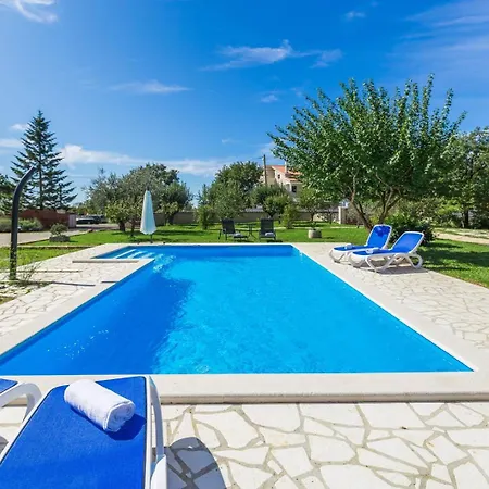 Apartment Susnjic With Pool, Children Playground And Terrace Baderna